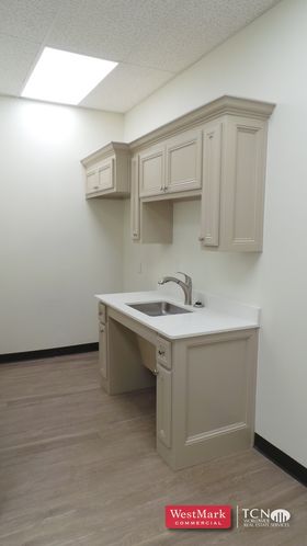 Office Condo for Sale or Lease: 5424 19th Street Suite 402, Lubbock, TX 79407